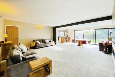 5 bedroom Detached bungalow for sale in Colby Drive, Thurmaston, LE4