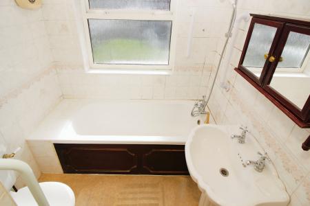 3 bedroom Semi-detached house for sale in Colindale Avenue, Birstall, LE4