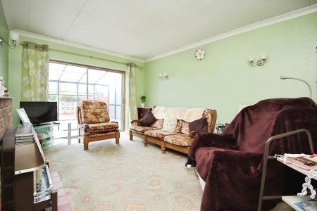 3 bedroom Semi-detached bungalow for sale in College Road, Syston, LE7