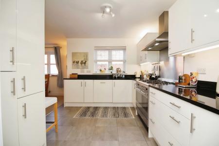 4 bedroom Detached house for sale in Cordelia Drive, Birstall, LE4