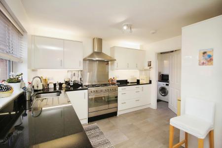 4 bedroom Detached house for sale in Cordelia Drive, Birstall, LE4