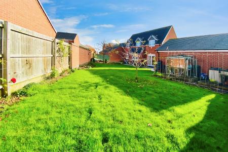 4 bedroom Detached house for sale in Cordelia Drive, Birstall, LE4