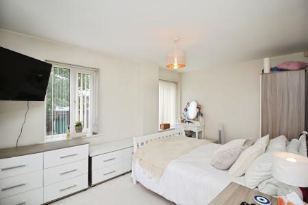 3 bedroom Town house for sale in Courtyard Close, Syston, LE7