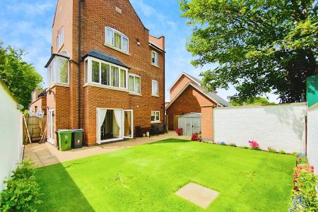 Courtyard Close, Syston, LE7