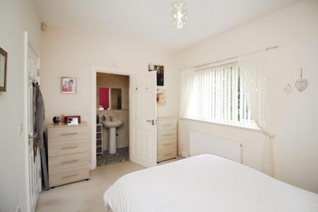 3 bedroom Town house for sale in Courtyard Close, Syston, LE7