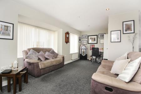 3 bedroom Town house for sale in Courtyard Close, Syston, LE7