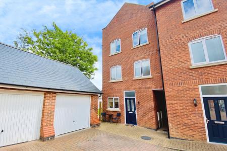3 bedroom Town house for sale in Courtyard Close, Syston, LE7