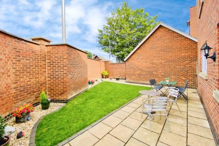 3 bedroom Detached house for sale in Courtyard Close, Syston, LE7