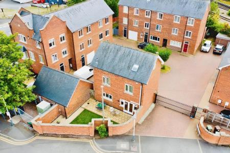 3 bedroom Detached house for sale in Courtyard Close, Syston, LE7