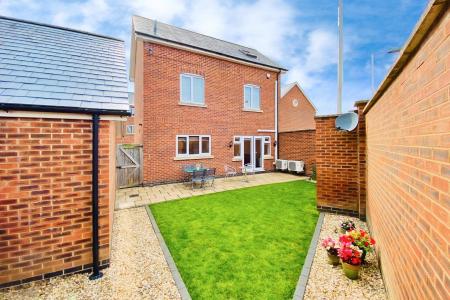3 bedroom Detached house for sale in Courtyard Close, Syston, LE7