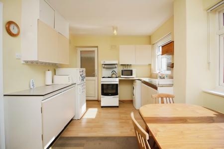 2 bedroom Semi-detached house for sale in Dalley Close, Syston, LE7