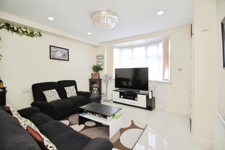 4 bedroom End of terrace house for sale in Dunbar Road, Leicester, LE4