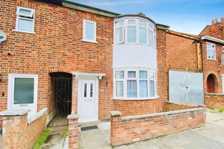 4 bedroom End of terrace house for sale in Dunbar Road, Leicester, LE4