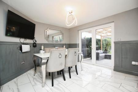 3 bedroom Terraced House for sale in East Avenue, Syston, LE7