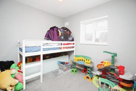 3 bedroom Terraced House for sale in East Avenue, Syston, LE7