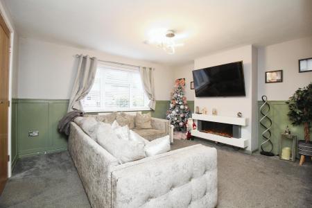 3 bedroom Terraced House for sale in East Avenue, Syston, LE7