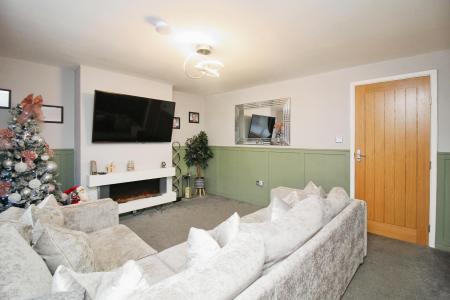 3 bedroom Terraced House for sale in East Avenue, Syston, LE7
