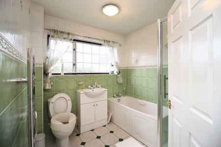 4 bedroom Detached bungalow for sale in Eastfield road, Thurmaston, LE4