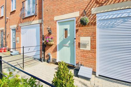 Empingham Drive, Syston, LE7