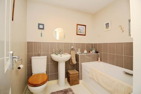 4 bedroom Town house for sale in Empingham Drive, Syston, LE7