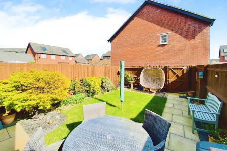 4 bedroom Town house for sale in Empingham Drive, Syston, LE7