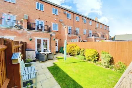4 bedroom Town house for sale in Empingham Drive, Syston, LE7