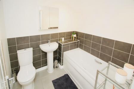 4 bedroom Town house for sale in Empingham Drive, Syston, LE7