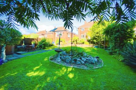 3 bedroom Semi-detached house for sale in Fieldgate Crescent, Birstall, LE4