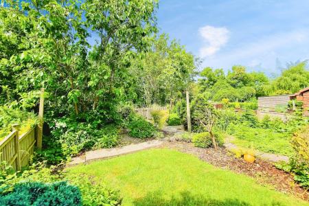 3 bedroom Semi-detached house for sale in Fieldgate Crescent, Birstall, LE4