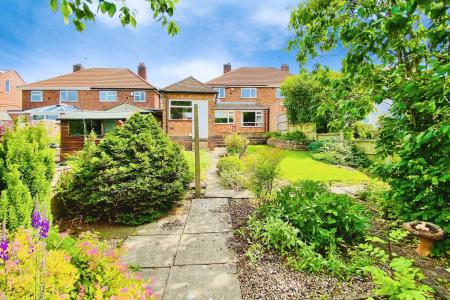3 bedroom Semi-detached house for sale in Fieldgate Crescent, Birstall, LE4