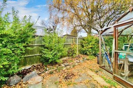 3 bedroom Semi-detached house for sale in Fieldgate Crescent, Birstall, LE4