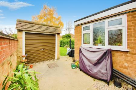3 bedroom Semi-detached house for sale in Fieldgate Crescent, Birstall, LE4