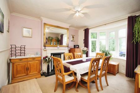 3 bedroom Semi-detached house for sale in Fosse Way, Syston, LE7