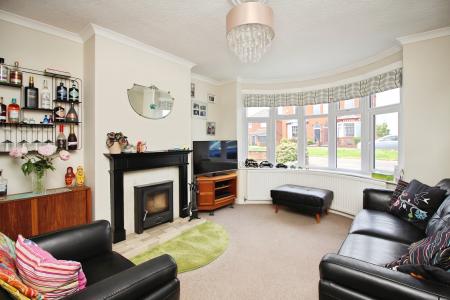 3 bedroom Semi-detached house for sale in Fosse Way, Syston, LE7