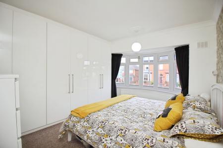 3 bedroom Semi-detached house for sale in Fosse Way, Syston, LE7