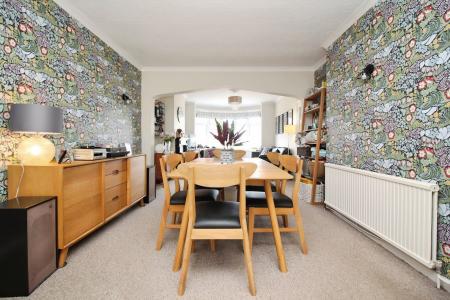 3 bedroom Semi-detached house for sale in Fosse Way, Syston, LE7