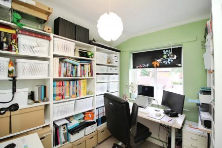 3 bedroom Semi-detached house for sale in Fosse Way, Syston, LE7