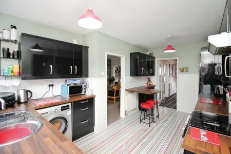 3 bedroom Semi-detached house for sale in Fosse Way, Syston, LE7