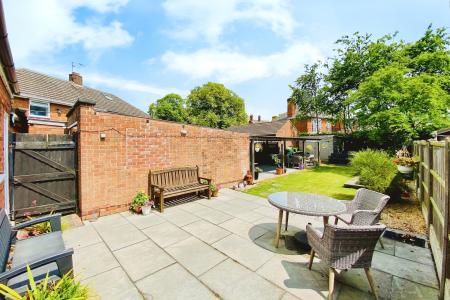 3 bedroom Semi-detached house for sale in Fosse Way, Syston, LE7