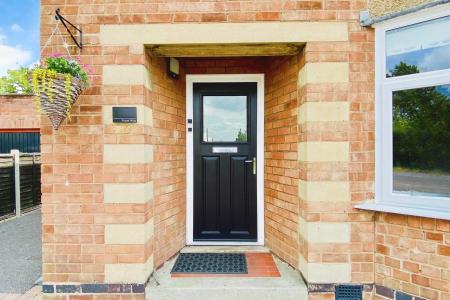 3 bedroom Semi-detached house for sale in Fosse Way, Syston, LE7