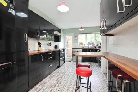 3 bedroom Semi-detached house for sale in Fosse Way, Syston, LE7