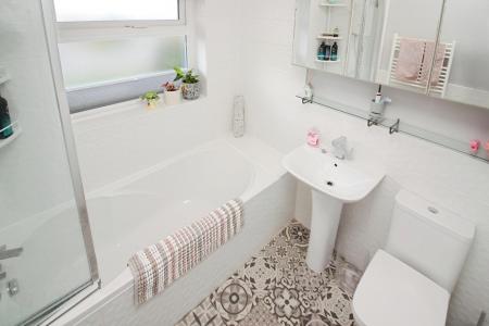 3 bedroom Semi-detached house for sale in Fosse Way, Syston, LE7