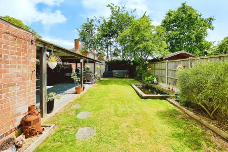 3 bedroom Semi-detached house for sale in Fosse Way, Syston, LE7