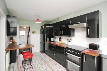 3 bedroom Semi-detached house for sale in Fosse Way, Syston, LE7