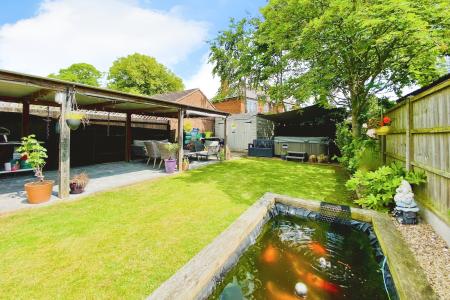 3 bedroom Semi-detached house for sale in Fosse Way, Syston, LE7