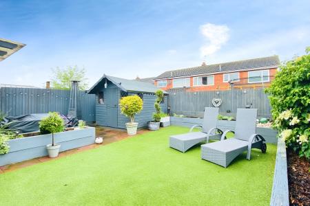 4 bedroom Semi-detached house for sale in Foxglove Close, East Goscote, LE7