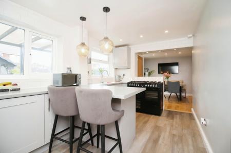 4 bedroom Semi-detached house for sale in Foxglove Close, East Goscote, LE7