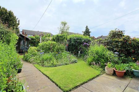 3 bedroom End of terrace house for sale in Gardenfield Road, Leicester, LE4