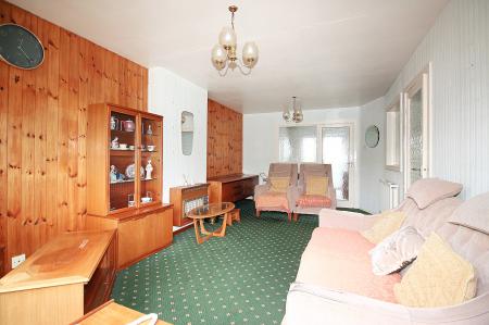 3 bedroom End of terrace house for sale in Gardenfield Road, Leicester, LE4