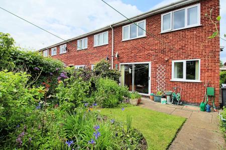 3 bedroom End of terrace house for sale in Gardenfield Road, Leicester, LE4